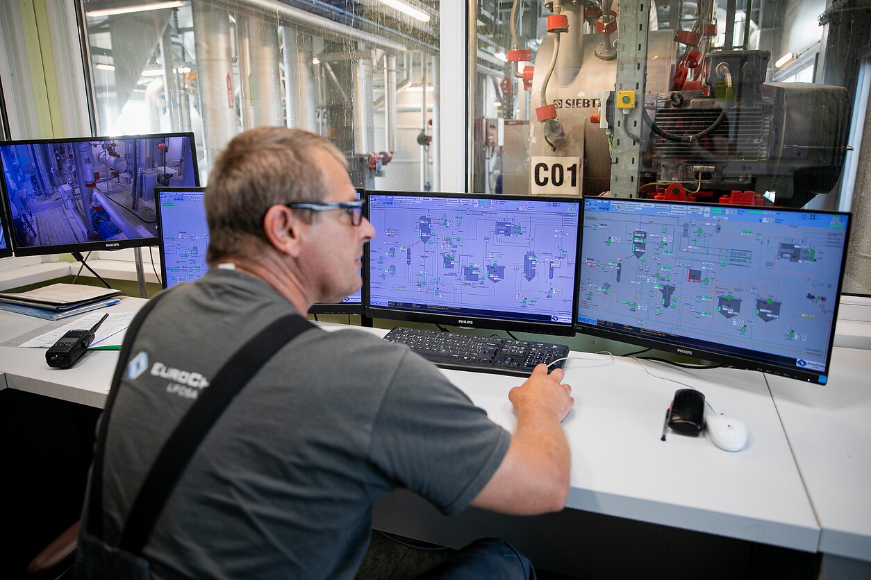 Darbuotojas gamykloje. Asociatyvi nuotr.