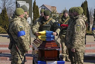 Ukrainos kariai laidoja kovose žuvusius bendražygius