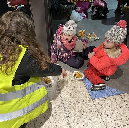 Santara. Audycja w języku polskim. Co sekundę dziecko z Ukrainy staje się uchodźcą. Jak Litwa wspiera nieletnich?