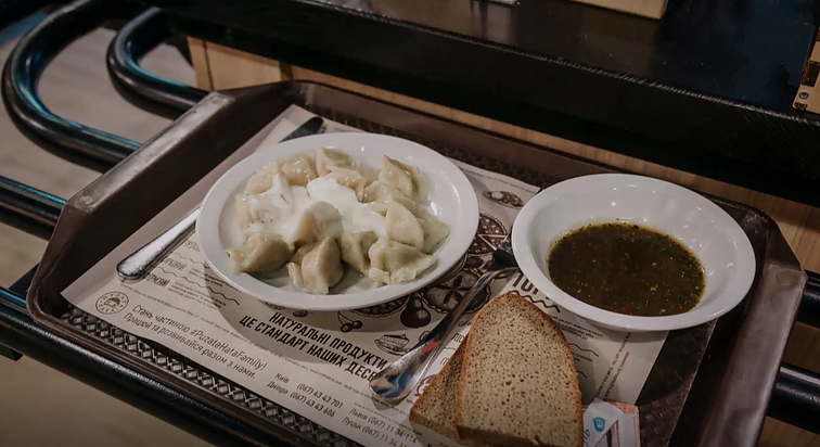 Barščiai, „pampuškos“ ir lašiniai šokolade: kuo ukrainietiška virtuvė artima lietuviškajai?