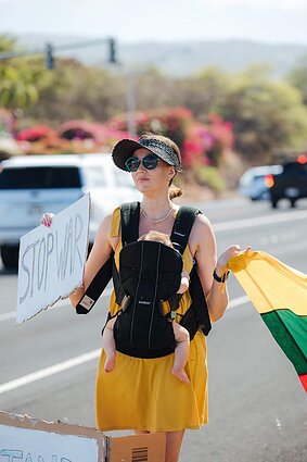 Vaiva Rykštaitė protestuoja Havajuose Vaiva Rykštaitė protestuoja Havajuose