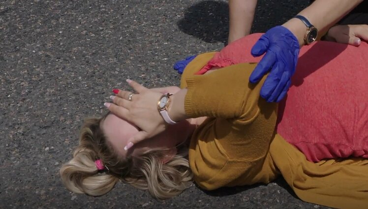 Dėl ko alpstama ir ką daryti, kai šalia nualpsta žmogus: pasekmes lemia keli veiksniai