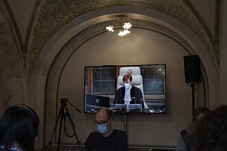 Žurnalistai Hagoje klauso Tarptautinio Teisingumo Teismo sprendimo dėl Rusijos agresijos prieš Ukrainą