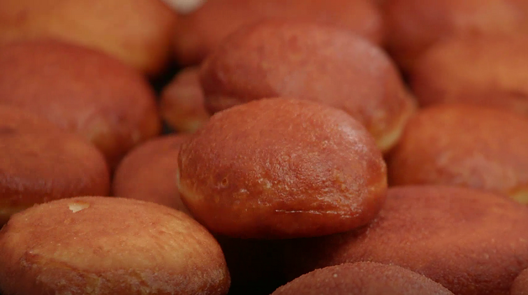 Abejingų nepaliekančios spurgos su plikyto kremo įdaru