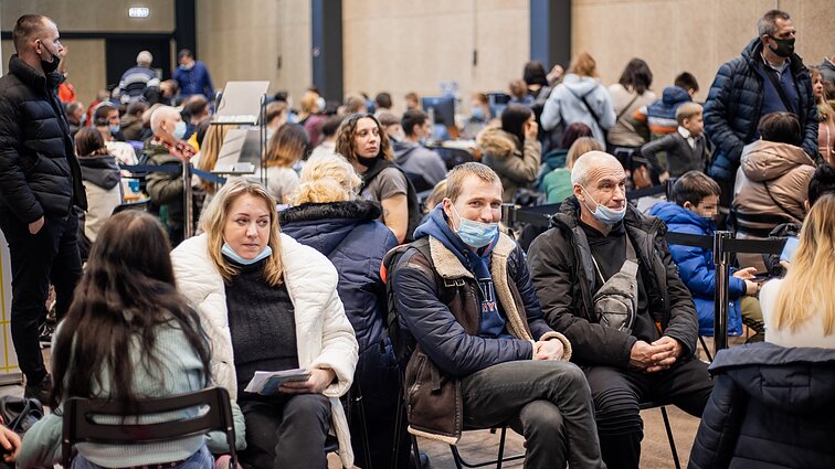 Panorama. Į Lietuvą jau atvyko per 20 tūkst. ukrainiečių – jų kasdien sieną kerta apie 2 tūkst. (su vertimu į gestų k.)