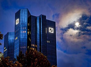 „Deutsche Bank“ vadovas Christianas Sewingas perspėjo, kad nereikėtų per greitai įvesti naujų sankcijų Rusijai.