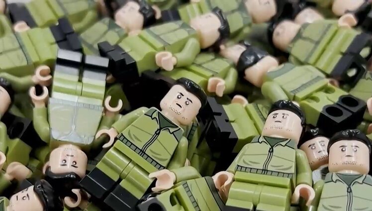 Parama Ukrainai renkama pardavinėjant Zelenskio figūrėles – pinigai keliaus medicininės pagalbos reikmėms