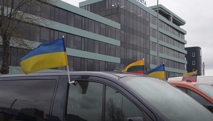 Keliai. Mašinos. Žmonės. Pagalbą Ukrainos žmonėms teikiantys automobilininkai ir medžių pakelėse problematika