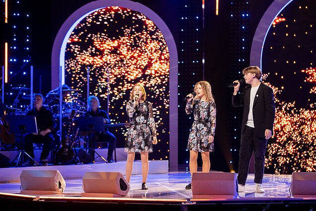 Dainų dainelė 2022. Saulė Mikšytė, Indrė Lenčiauskaitė, Kipras Kliučinskas – „Vilniaus kaštonai“