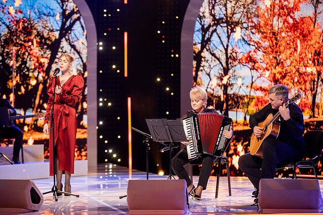 Dainų dainelė 2022. Kamilė Mazmiraitė – „Nuogas ruduo“