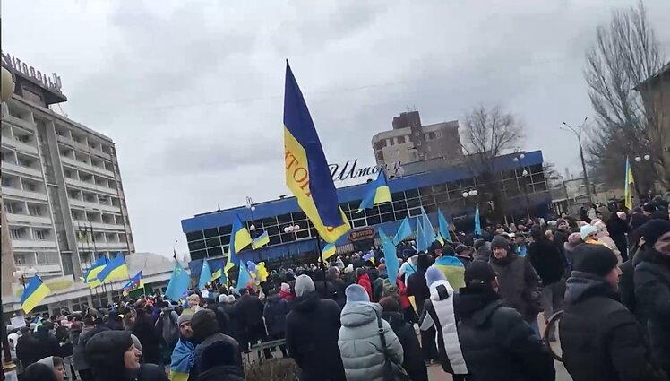 Melitopolio gyventojai rinkosi į demonstracijas už Ukrainą ir prieš rusų okupaciją