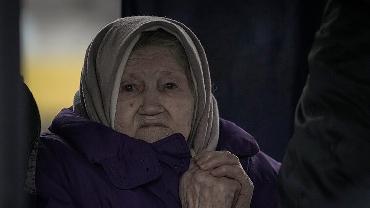 Žinios. Anot Zelenskio, vakar iš apsupto Mariupolio pavyko evakuoti beveik 4 tūkst. žmonių