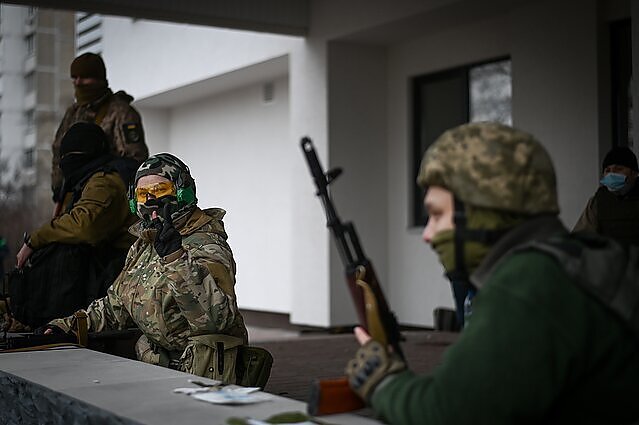 Žinios. Seime pasirašytas 14 šalių parlamentarų pareiškimas, kuriuo reikalaujama nuolatinio ginkluotės tiekimo Ukrainai