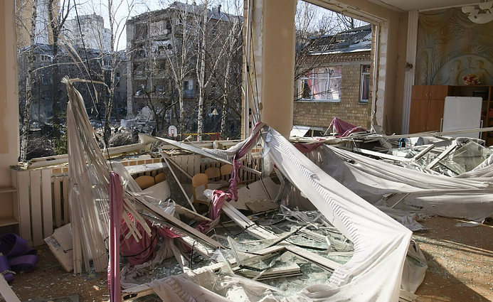 Panorama. Kyjivas vėl išgyveno Rusijos ataką – sugriautas prekybos centras, Chersone apšaudyti taikūs protestuotojai