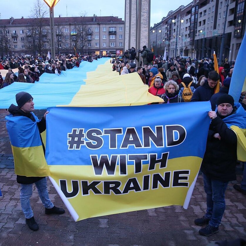 Pakeliui su klasika. Kokių iniciatyvų imasi Lietuvos kūrėjai, padėdami Ukrainos karo pabėgėliams?