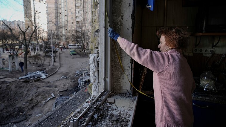 Panorama. Zelenskis teigia – iš apsiausto Mariupolio „nieko nebelikę“, iš jo negali ištrūkti apie 100 tūkst. žmonių