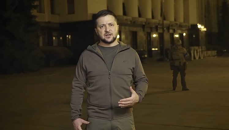 Praėjus mėnesiui nuo karo pradžios Ukrainoje – Zelenskio raginimas pasaulio žmonėms protestuoti