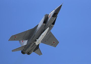 Naikintuvas „MIG-31K“ su raketa „Kinžal“ Naikintuvas „MIG-31K“ su raketa „Kinžal“