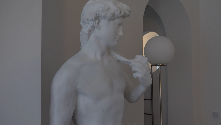 Veranda. Urbanizuotas natūralumas, išskirtinis namas Vilniaus Senamiestyje bei apartamentai, primenantys Mažąjį Paryžių