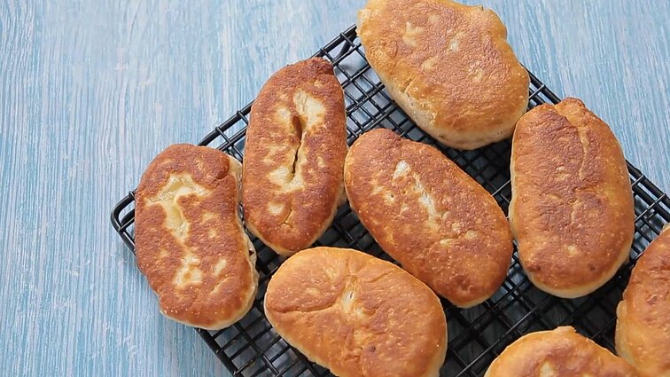 Ypač patiks beliašų mėgėjams: pietums ar vakarienei – ukrainietiški pyragėliai su bulvių ir šoninės įdaru