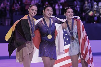 Loena Hendrickx, Kaori Sakamoto ir Alisa Liu