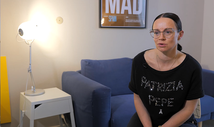 „Svajonėms niekada nevėlu“: 35-ių stiuardese tapusi lietuvė šiandien skraido po pasaulį ir sustoti neketina