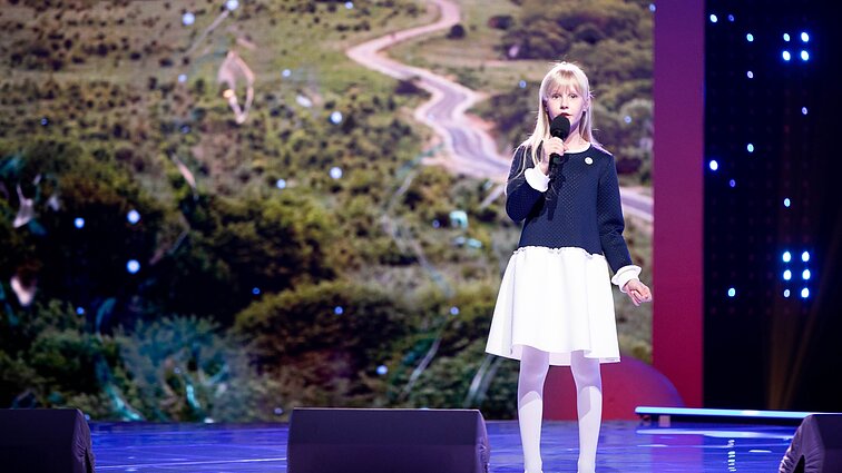 Dainų dainelė 2022. Kotryna Lapeikytė – „Lietuvoje lyja“