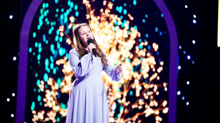 Dainų dainelė 2022. Karina Karvelytė – „Esi man tartum saulė“