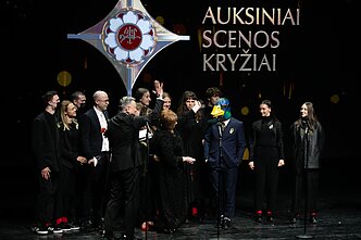 „Auksiniai scenos kryžiai“, 2022. Apdovanojamas teatro „Low Air“ spektaklis „Me two / Savoj Krūvoj“ „Auksiniai scenos kryžiai“, 2022. Apdovanojamas teatro „Low Air“ spektaklis „Me two / Savoj Krūvoj“