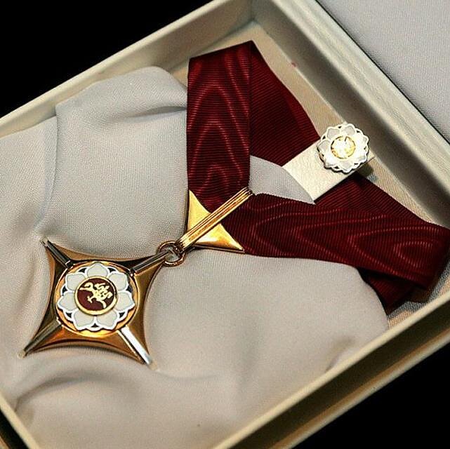 Ryto allegro. Teatro dienos proga išdalinti Auksiniai scenos kryžiai