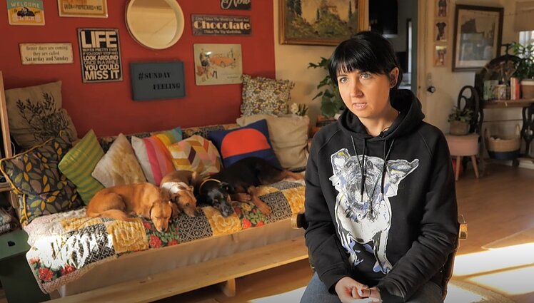 Sandra padeda danams priglausti beglobius gyvūnus iš Lietuvos: Danijoje niekas nemano, kad šuns vieta – prie grandinės