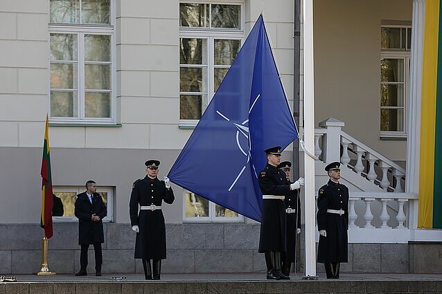 Laba diena, Lietuva. Minint narystės NATO metines, šalyje gausu renginių: nuo iškilmingų ceremonijų iki parodų