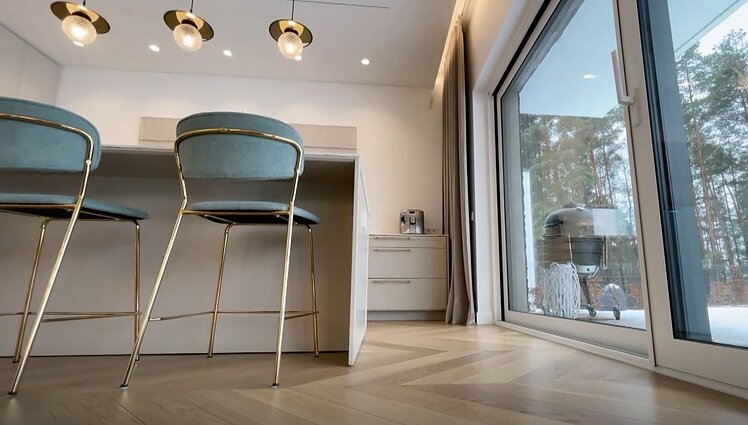 Netoli draustinio įkurtame name – nuosaiki prabanga, nulemta įspūdingų miško vaizdų