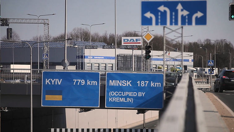 Ukrainos palaikymas Vilniuje – nuo neįprastų kelio ženklų iki TV bokšto spalvų
