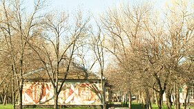 Kadras iš Manto Kvedaravičiaus filmo esė „Mariupolis“ Kadras iš Manto Kvedaravičiaus filmo esė „Mariupolis“