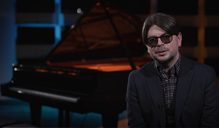3 minutės iki koncerto. Domantas Razauskas pristato koncertą pas Marthą Argerich namuose