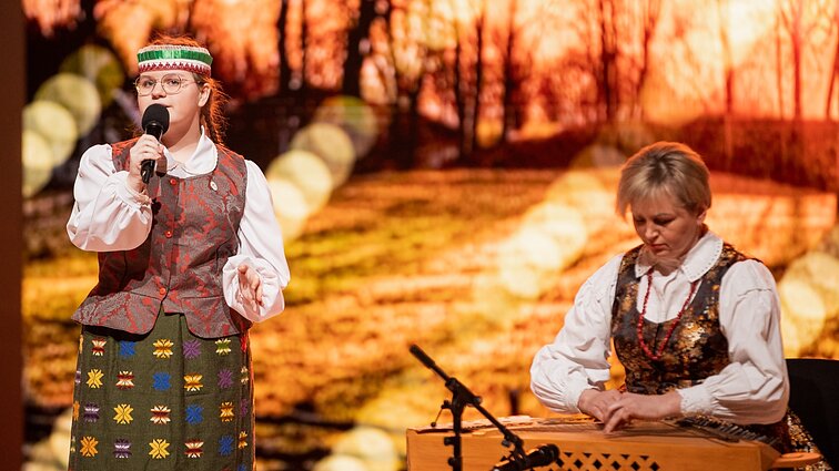 Dainų dainelė 2022. Simona Raugalaitė – „Pas močiutę augau“