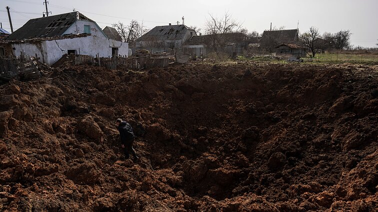 Žinios. Ukraina: Rusija kasetiniais sprogmenimis atakavo ištisus Mykolajyvo rajonus, tarp jų – ir vaikų ligoninę