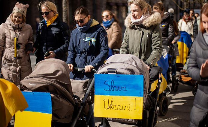 Žinios. Už Ukrainoje žudomus vaikus Vilniuje žygiavusios mamos: mūsų širdys taip pat srūva krauju