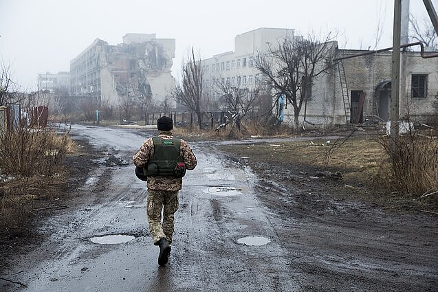 Panorama. Ukrainos valdžia rytuose gyvenančius piliečius ragina kuo skubiau evakuotis (su vertimu į gestų k.)