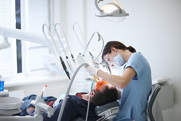 Ar Lietuvoje brangu? Odontologijos paslaugų kainos Europoje panašios, dėl ilgų eilių žmonės dažnai renkasi privačias klinikas
