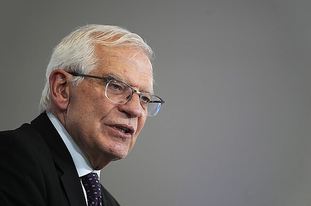 Borrellis apie ginklų tiekimą Ukrainai: gražūs žodžiai gerai, bet svarbiausia – praktiniai dalykai