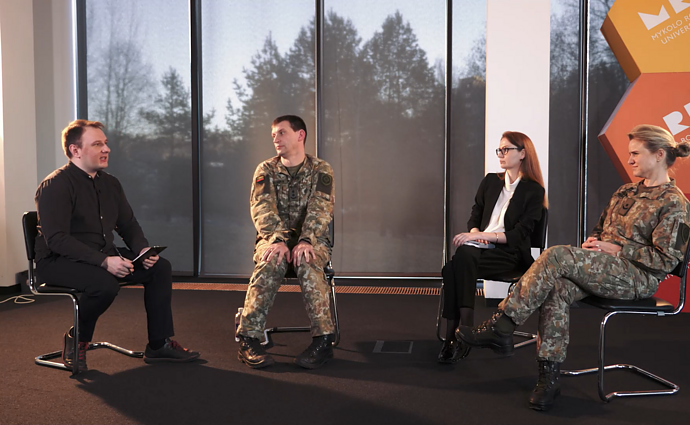 Diskusija „Ukrainos komunikacija karo metu“ II d. Politologė: guodžia tai, kad prioritetą informaciniam karui teikusi Rusija jame pralaimi