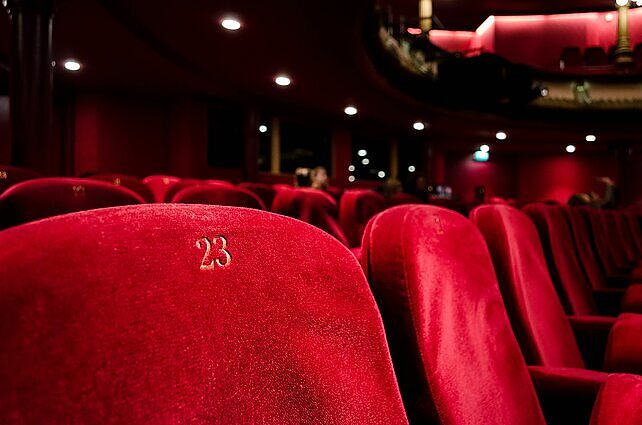 Kino naujienos: žudiko paieškos, nuotykiai džiunglėse ir pastangos išsaugoti jautrią širdį