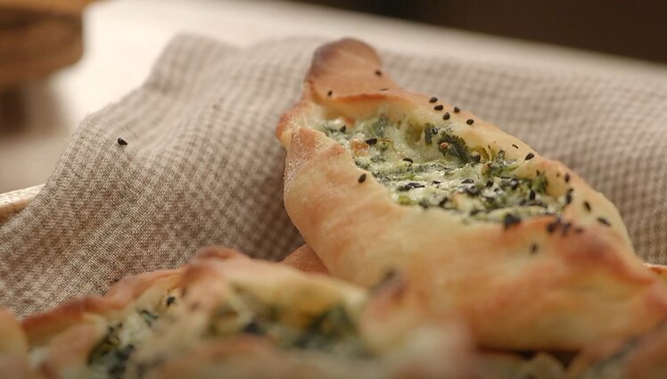 Patiks kiekvienam kepinių mėgėjui: „fatayer“ pyragėliai su mėsos ir špinatų įdarais