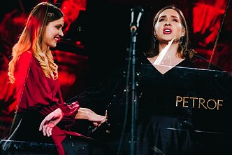 Ieva ir Marija Dūdaitės. Koncerto akimirka. Ieva ir Marija Dūdaitės. Koncerto akimirka.