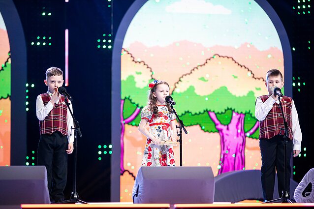 Dainų dainelė 2022. Benas Ružauskas, Danielius Svistunovas ir Amelija Mockutė – „Į mėšką ejau“