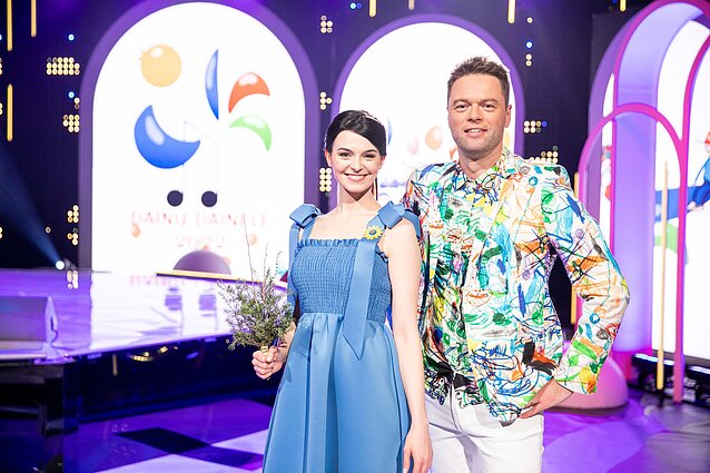 Dainų dainelė. Konkursui sparčiai įsibėgėjus – dainos apie gamtą, šeimą ir nerūpestingą vaiskytę