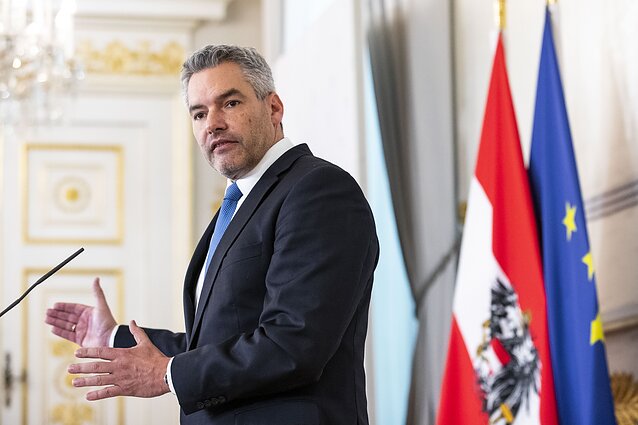 Žinios. Austrijos kancleris Maskvoje susitiks su Putinu: sieks susitarimų dėl taikos