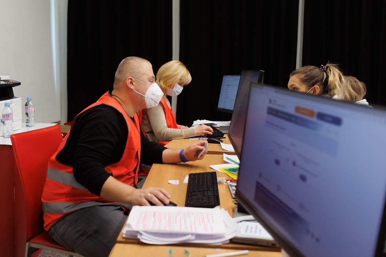 Ukrainian refugees (associate image)